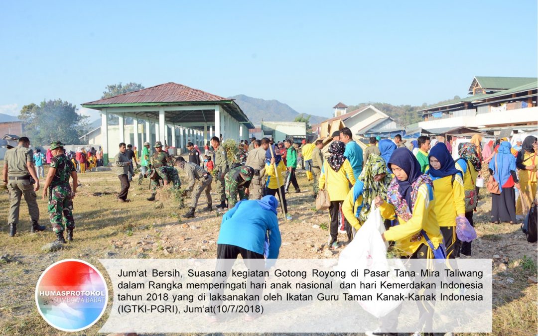 Bupati dan Wabup Bersih-Bersih Pasar