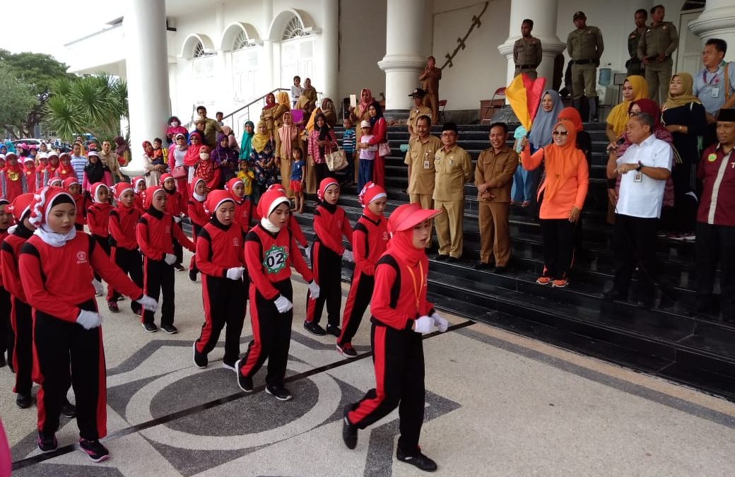 Bupati Lepas Lomba Gerak Jalan Tepat Waktu