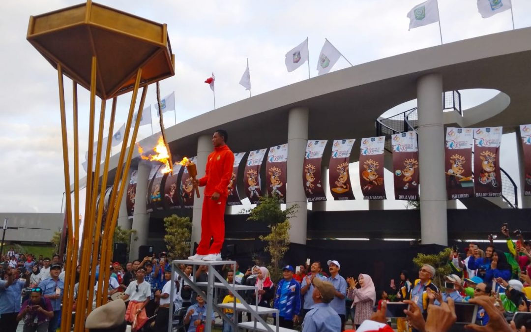 Bupati dan Wakil Bupati Pimpin Defile Atlet KSB di Pembukaan Porprov