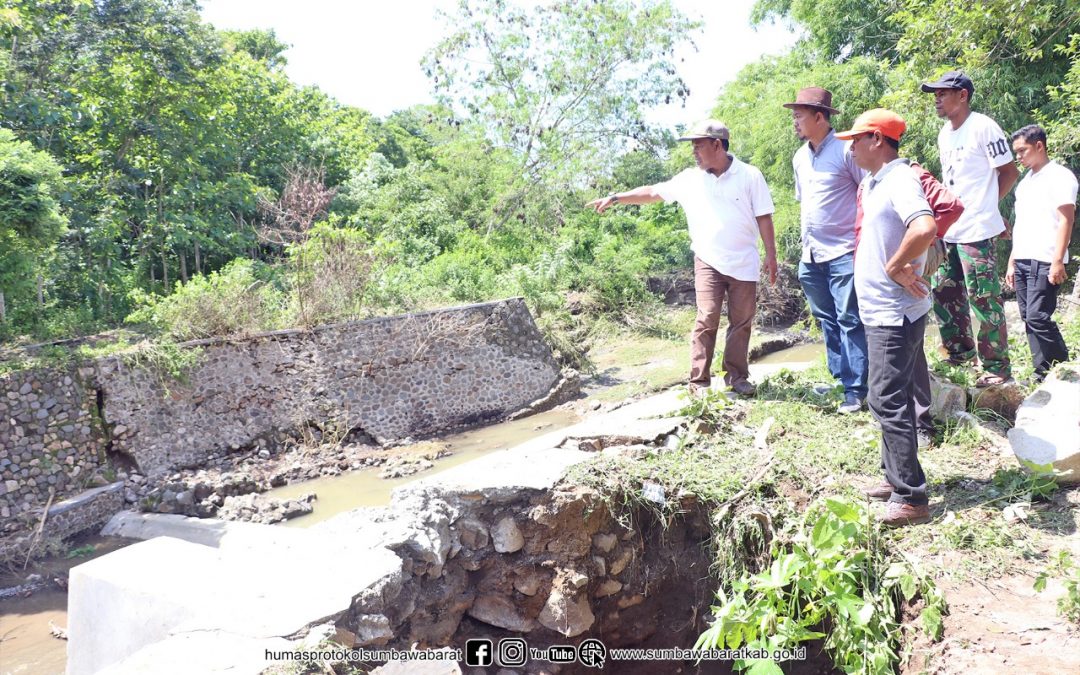 Bupati Tinjau Embung Lamunga Yang Tergerus Air