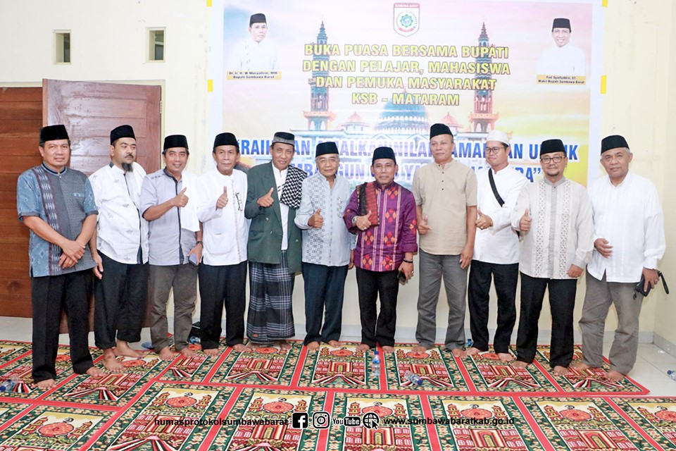 Habis Tarawih, Bupati dan Mahasiswa Diskusikan KSB