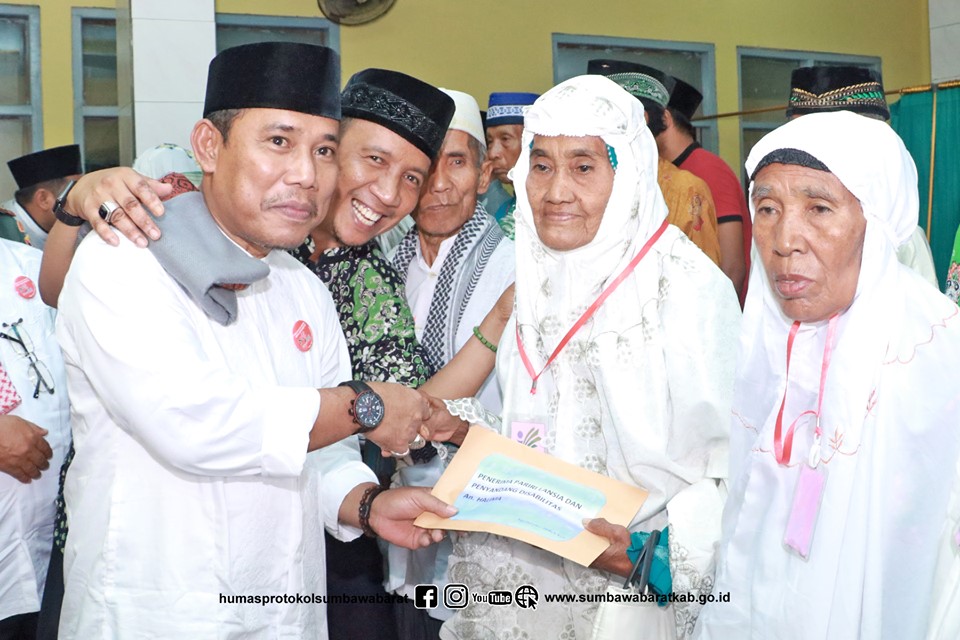 Bupati Ingatkan Warga Brang Rea Akan Bahaya Merkuri  