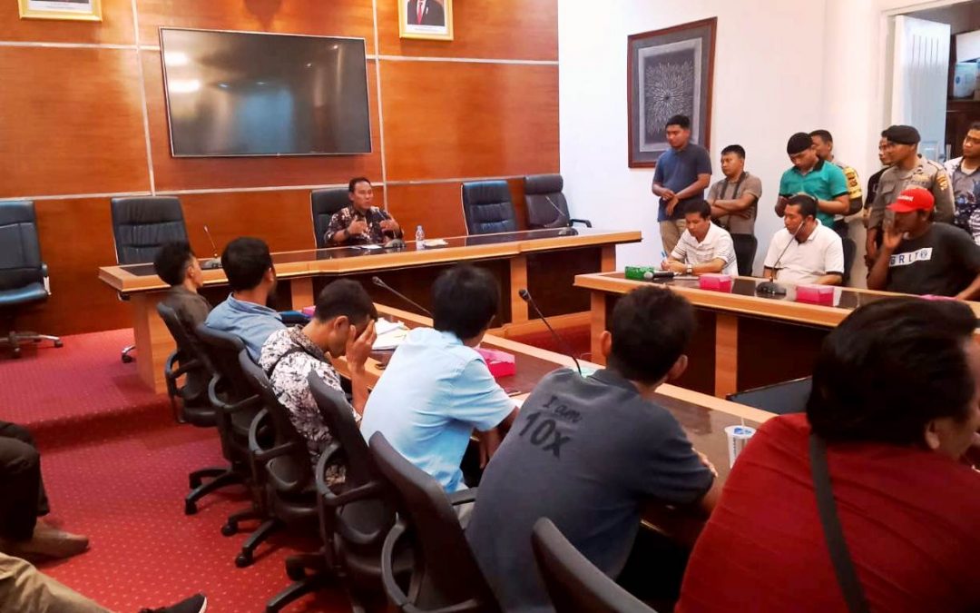 Hearing Rekrutmen Pekerja, Pemuda Sekongkang Diterima Bupati