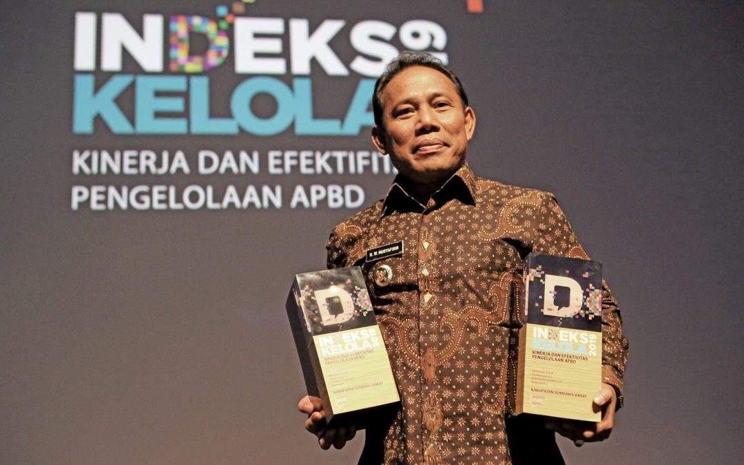 Kinerja APBD Terbaik, Bupati Sumbawa Barat Terima Dua Penghargaan Sekaligus