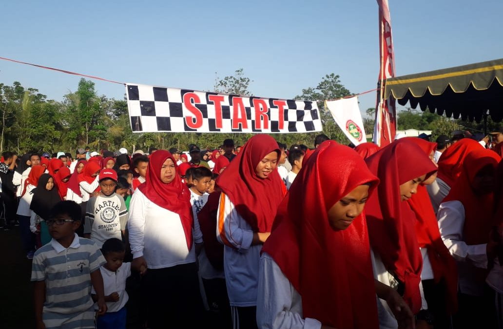 BUPATI MELEPAS JALAN SANTAI, HARI GURU NASIONAL DAN HUT PGRI