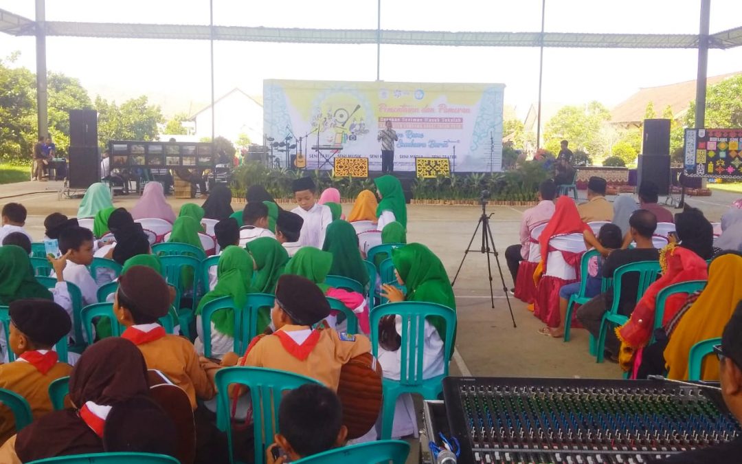 Tak Hanya Seniman, Kalau Bisa Ada Ulama Masuk Sekolah