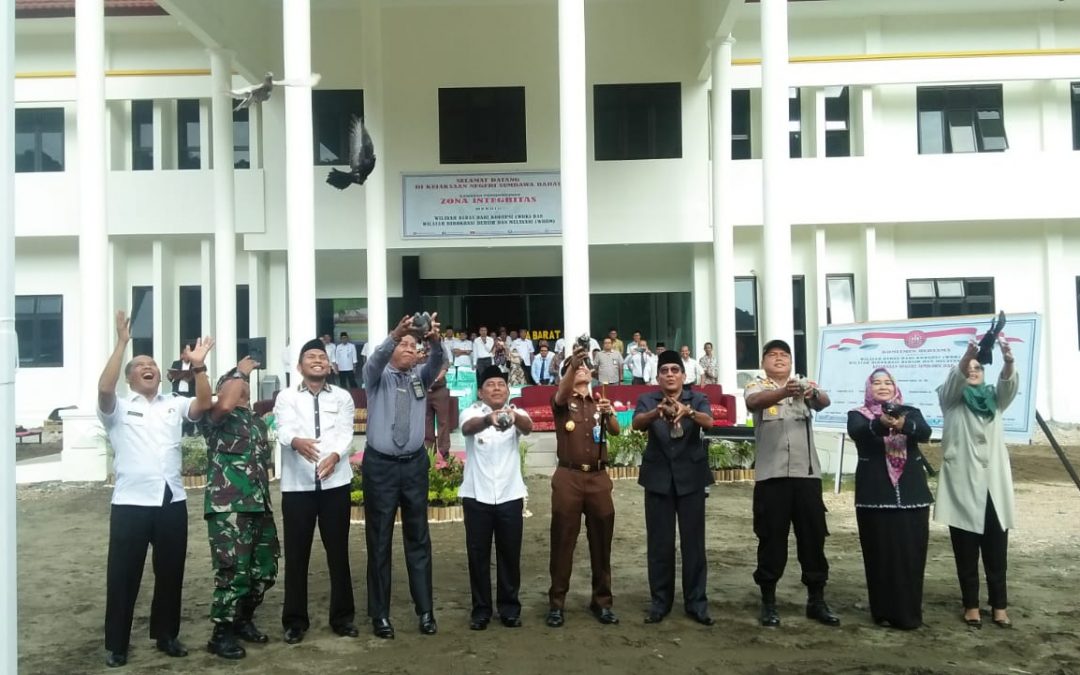 Bupati Saksikan Pencanangan Zona Integritas di Kejari KSB