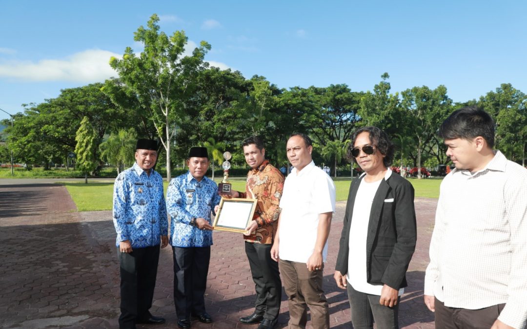 Taat Lapor Investasi, Bupati Berikan Penghargaan Kepada Empat Perusahaan
