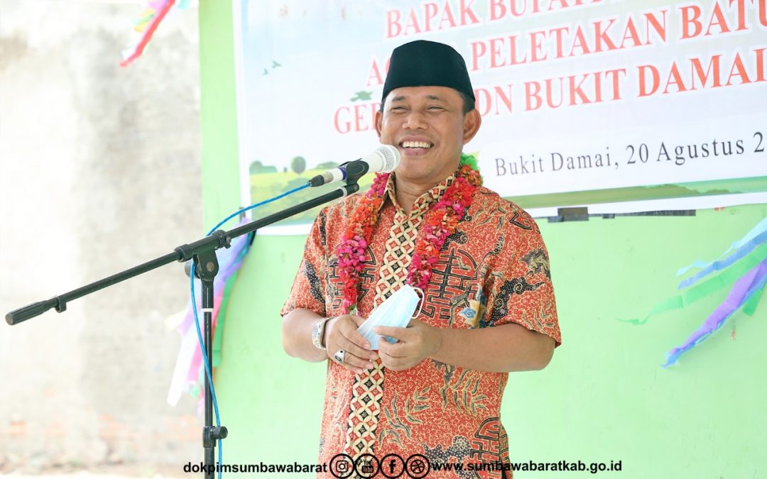 Peletakan Batu Pertama SD Negeri Bukit Damai, Bupati disambut Tarian