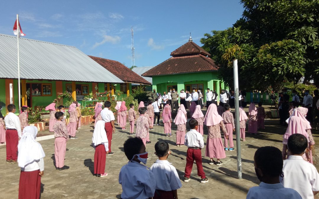 Tinjau Proses PTM Hari Ke-3, Wabup Kunjungi Beberapa Sekolah di Kecamatan Poto Tano