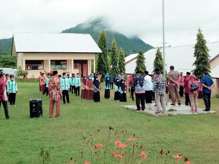 Wabup Pantau Proses PTM di Sejumlah Sekolah di Kecamatan Seteluk dan Taliwang
