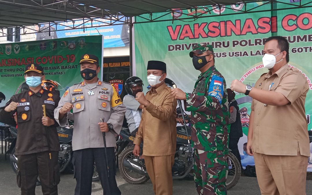 PERCEPAT PROSES VAKSINASI DI KSB, POLRES GELAR DRIVE THRU VAKSINASI COVID-19 BAGI LANSIA