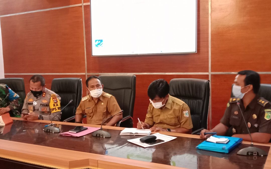 Bupati Pimpin Rapat dengan Tim Percepatan dan Tim Fasilitasi Pembangunan Bandara