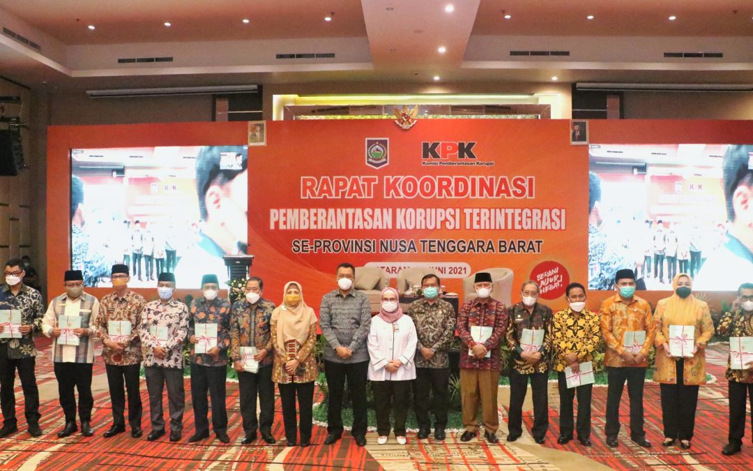 RAKOR PENCEGAHAN KORUPSI TERINTEGRASI, KSB MENERIMA 3 SERTIFIKAT ASET PEMDA