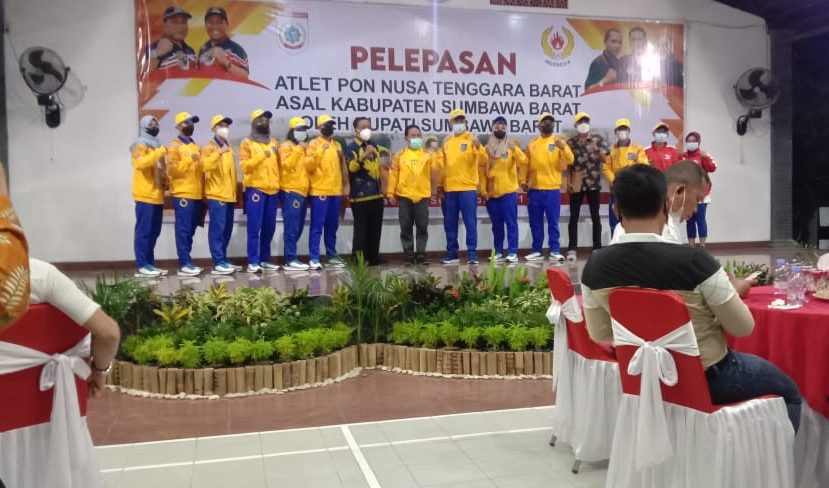 PELEPASAN ATLET PON KSB, BUPATI: DARI LUBUK HATI TERDALAM KAMI SANGAT BANGGA