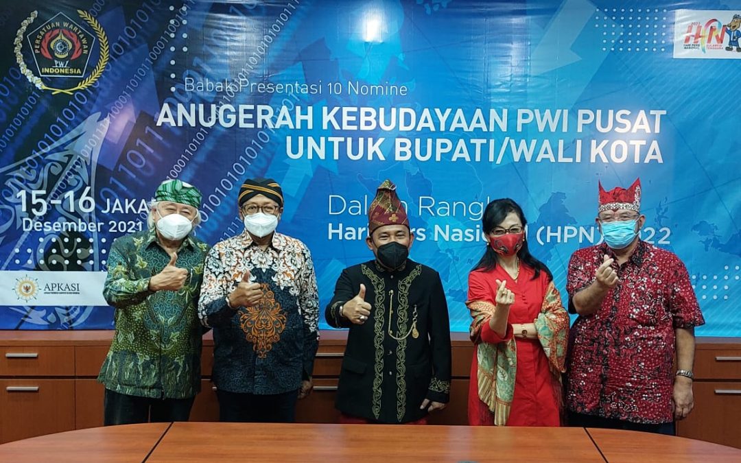 Siru’ Hantarkan Bupati KSB Terpilih sebagai Penerima Anugerah Kebudayaan PWI di HPN 2022
