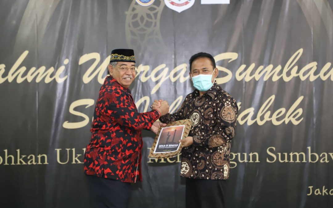 MERAWAT SEJARAH, HWSB TERBITKAN BUKU REFLEKSI PERJUANGAN PEMBENTUKAN KABUPATEN SUMBAWA BARAT