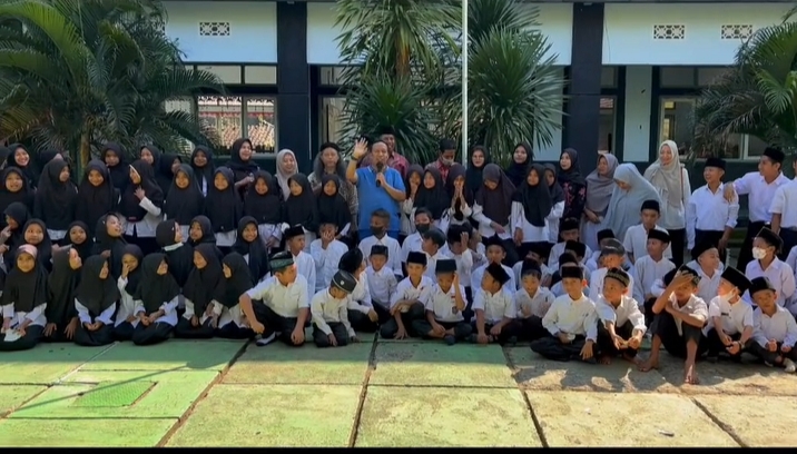 WABUP PAPARKAN SUKSES STORY KEPADA SANTRI PONPES KALIMATI