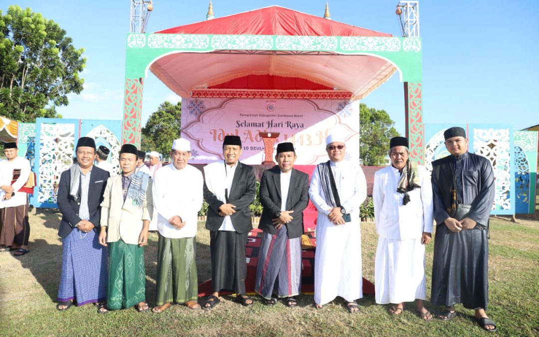 PENYELENGGARAAN SHALAT IDUL ADHA BERLANGSUNG KHUSYU, BUPATI AJAK MASYARAKAT KUATKAN SOLIDARITAS
