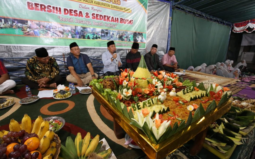 MOMENT TRADISI BERSIH DESA DAN SEDEKAH BUMI, BUPATI AJAK MASYARAKAT KECAMATAN MALUK DUKUNG PENUH INVESTASI