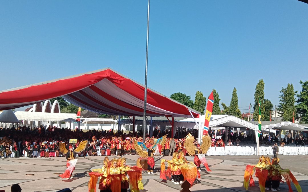 528 ORANG KONTINGEN KSB MERIAHKAN PARADE DEFILE PEMBUKAAN JAMBORE PKK PROVINSI NTB TAHUN 2023