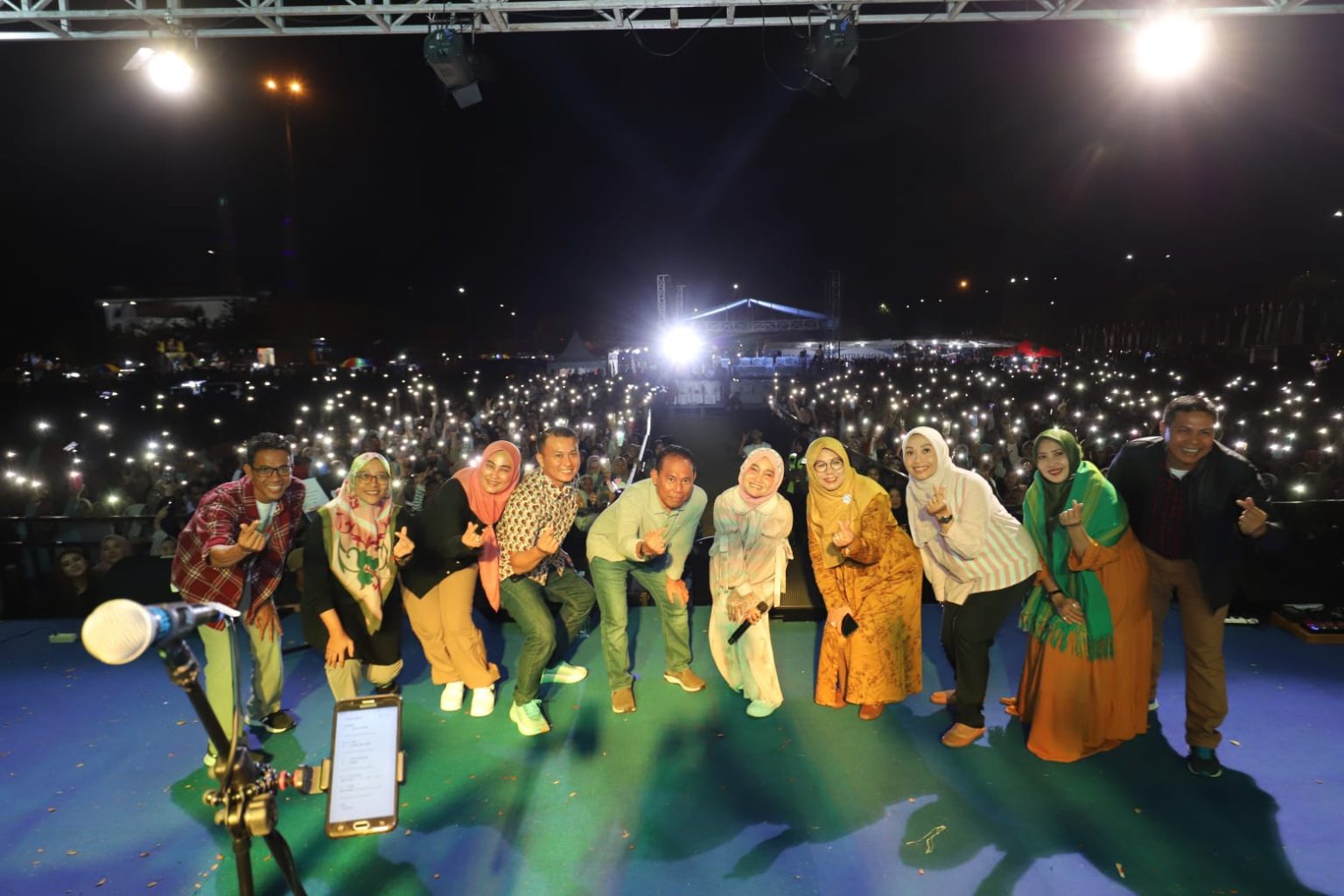 “KONSER FATIN SUKSES, HARLAH KE-20 KABUPATEN SUMBAWA BARAT PADA ...