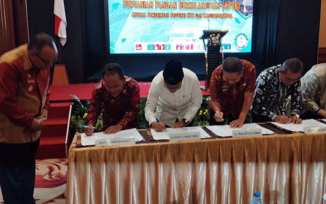 Bupati Bersama Pj Gubernur Tandatangani Penyepakatan KP2KB