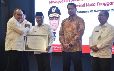 Sumbawa Barat Terima Penghargaan Bidang Komuniiasi Publik Dari Pemprop NTB
