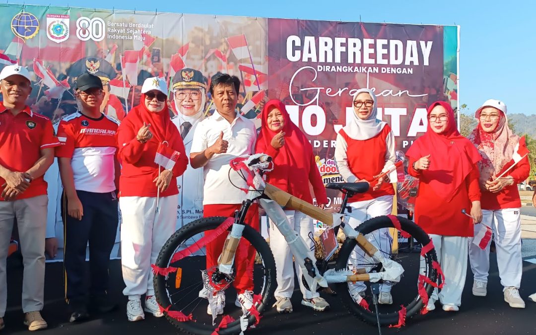Edisi HUT ke-80 RI: Bupati & Wabup KSB Semarakkan Car Free Day Melalui Gerakan 10 Juta Bendera Merah Putih