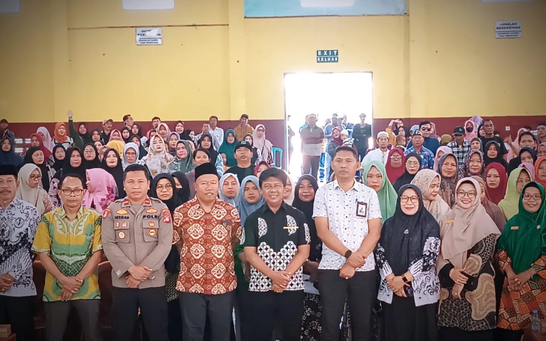 Bupati Serahkan Kartu KSB Maju ke 286 Siswa se-Kecamatan Sekongkang, Targetkan Penyaluran Tuntas Sebelum 2026