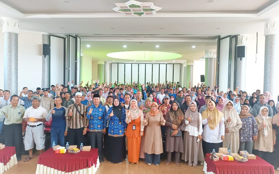 Wabup Pastikan Hak Pendidikan Terpenuhi, Mahasiswa dan Santri Terima Kartu KSB Maju pada Layanan Maju Pendidikan