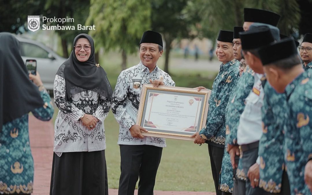 Bupati Pimpin Upacara HUT KORPRI Ke-54, HUT PGRI Ke-79 dan Hari Guru Nasional, Tegaskan peran ASN dan Guru Wujudkan Sumbawa Barat Maju Luar Biasa