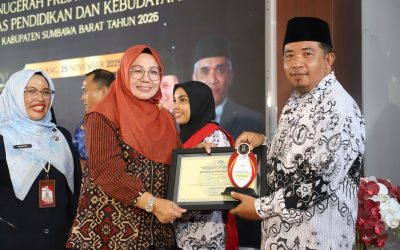 Pemerintah Daerah Beri Penghargaan bagi 30 Tenaga Kependidikan Berprestasi di Sumbawa Barat
