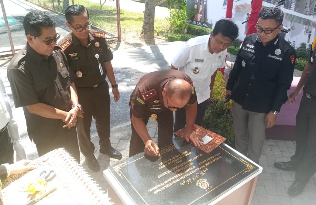 Bupati Hadir Dampingi Kajati NTB Resmikan Mess Adhyaksa Kejaksaan Negeri Sumbawa Barat