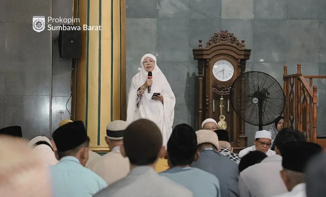 Awali Ramadhan dengan Tarawih Bersama, Wakil Bupati KSB Ajak Tingkatkan Ibadah dan Tekankan Pelayanan Publik Tetap Optimal